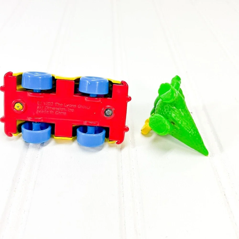 Vintage Barney & Friends Vehicles Purple Dinosaur Driving‎ Taxi Cab Diecast Car